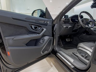 LAMBORGHINI URUS - 7