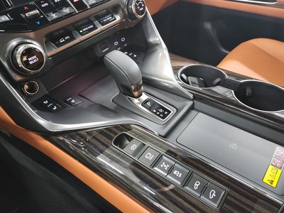 2025 Lexus LX — фото 9