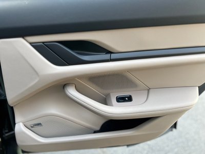 2023 Porsche TAYCAN thumbnail 12