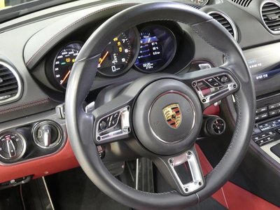 2022 Porsche 718 thumbnail 18