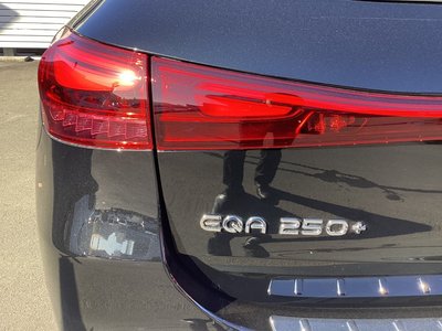 MERCEDES-BENZ EQA - 8