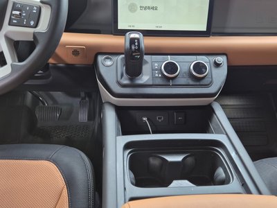 صورة 9 لـ 2024 LAND Rover DEFENDER
