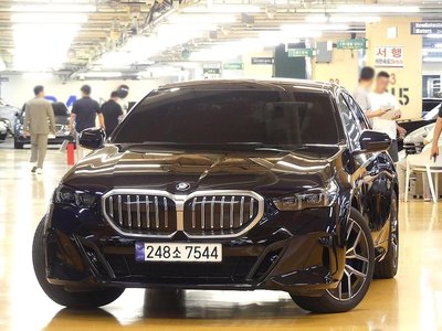 BMW 5 SERIES - 2