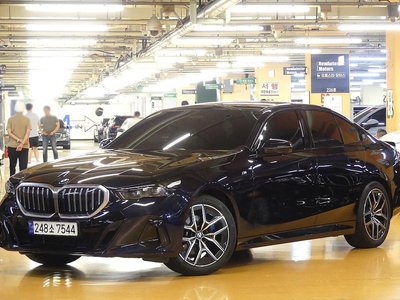 BMW 5 SERIES - 1