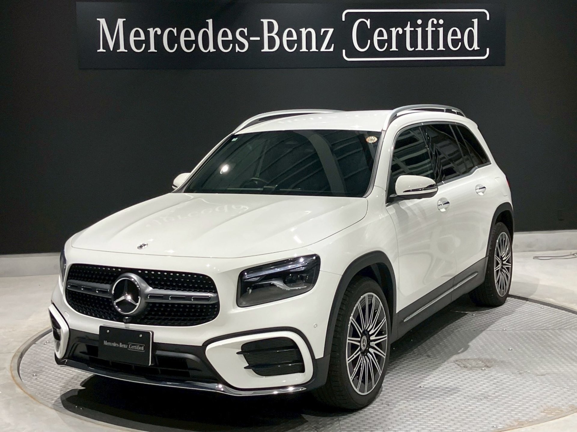MERCEDES-BENZ GLB - View 1