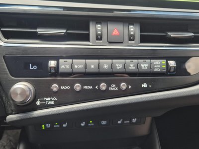 2026 Lexus ES — миниатюра 18