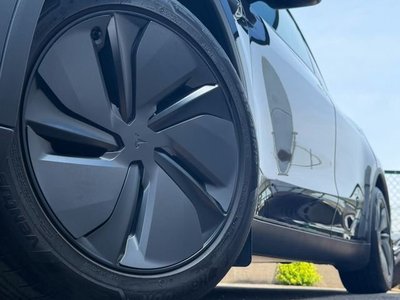 2025 Tesla MODEL Y thumbnail 16