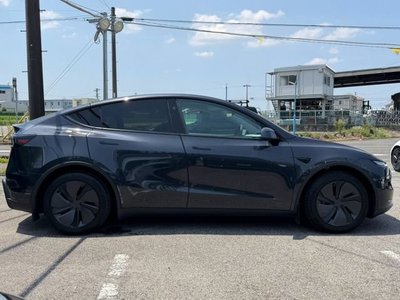 2025 Tesla MODEL Y — фото 6