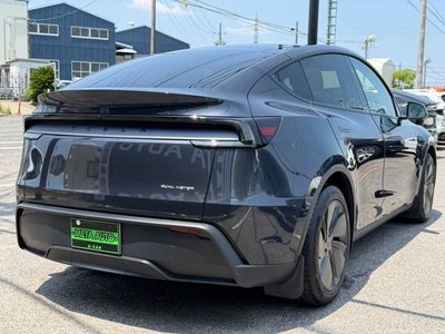 2025 Tesla MODEL Y thumbnail 13