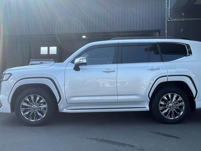 TOYOTA LAND CRUISER 300 - 6