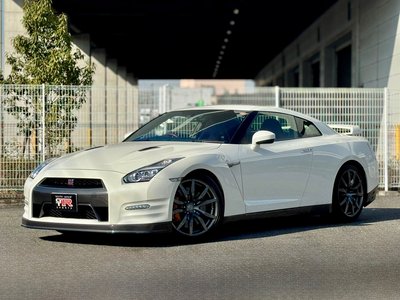 NISSAN GT-R - 1
