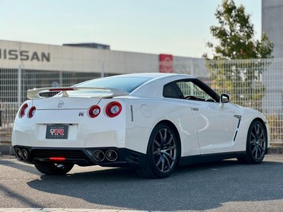 NISSAN GT-R - 8