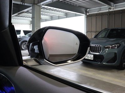 2025 BMW 5 SERIES photo 8