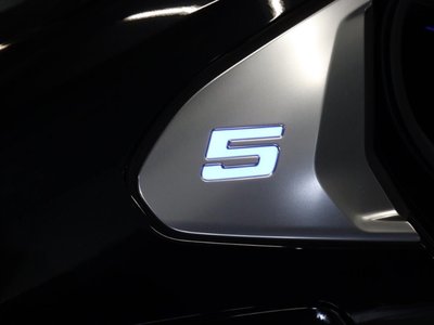 2025 BMW 5 SERIES — миниатюра 12