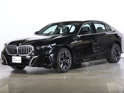 2025 BMW 5 SERIES photo 1