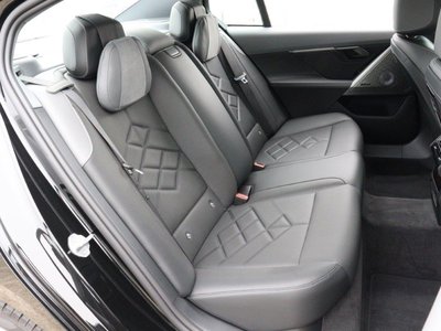 2025 BMW 5 SERIES — миниатюра 17