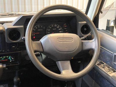 صورة مصغرة 21 لـ 2002 Toyota LAND CRUISER 70