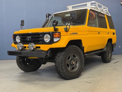 TOYOTA LAND CRUISER 70 - 2