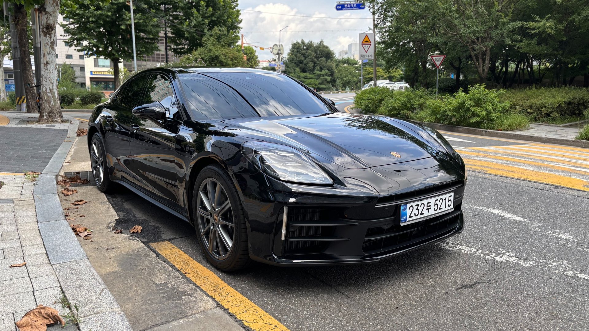 PORSCHE PANAMERA - View 1