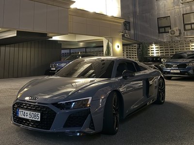 AUDI R8