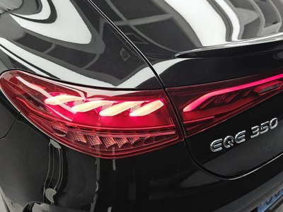 MERCEDES-BENZ EQE - 10