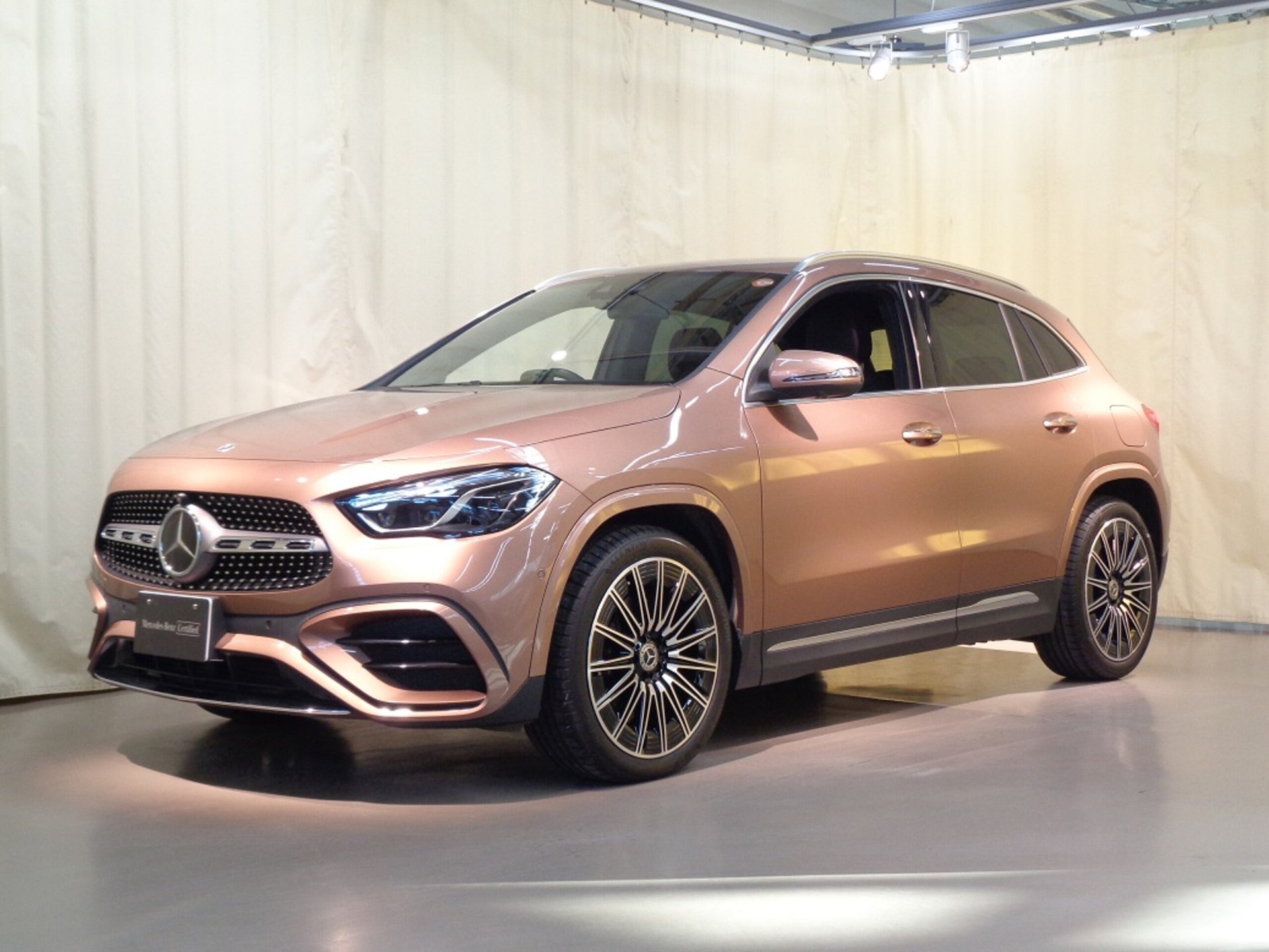 MERCEDES-BENZ GLA - View 1