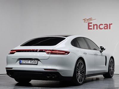 PORSCHE PANAMERA - 4