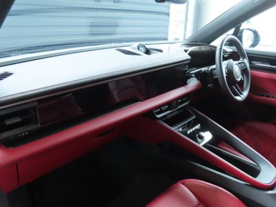 2025 Porsche MACAN — миниатюра 12