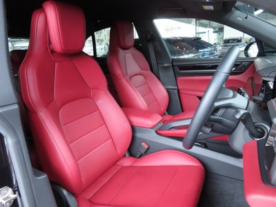 2025 Porsche MACAN — фото 10