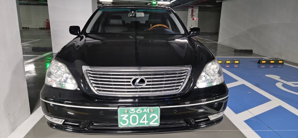 LEXUS LS - View 1