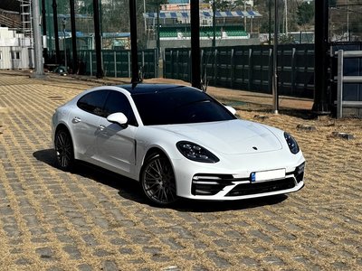 PORSCHE PANAMERA - 3