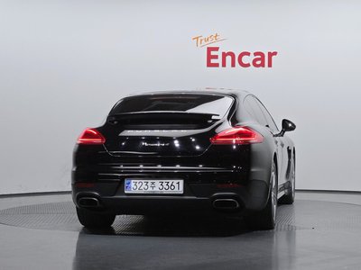 PORSCHE PANAMERA - 3