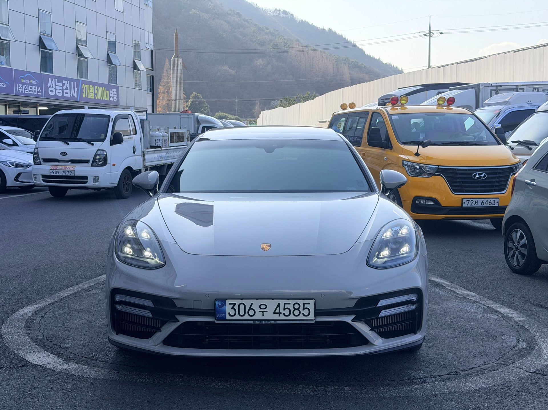 PORSCHE PANAMERA - View 1