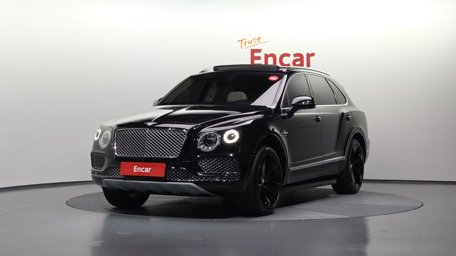 BENTLEY BENTAYGA - View 1