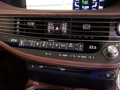 2018 Lexus LS — миниатюра 42