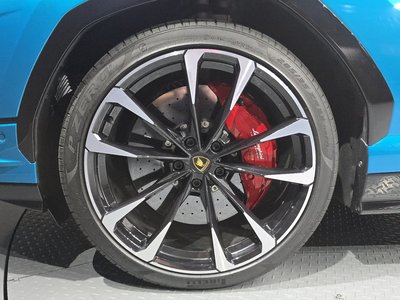 صورة 6 لـ 2024 Lamborghini URUS