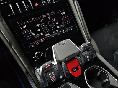 صورة 9 لـ 2024 Lamborghini URUS