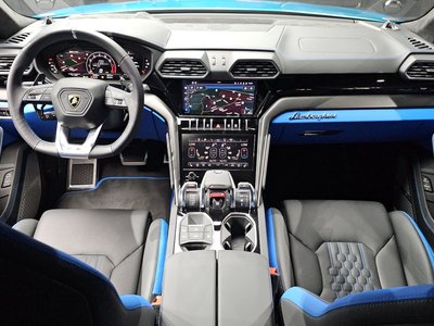 صورة 5 لـ 2024 Lamborghini URUS
