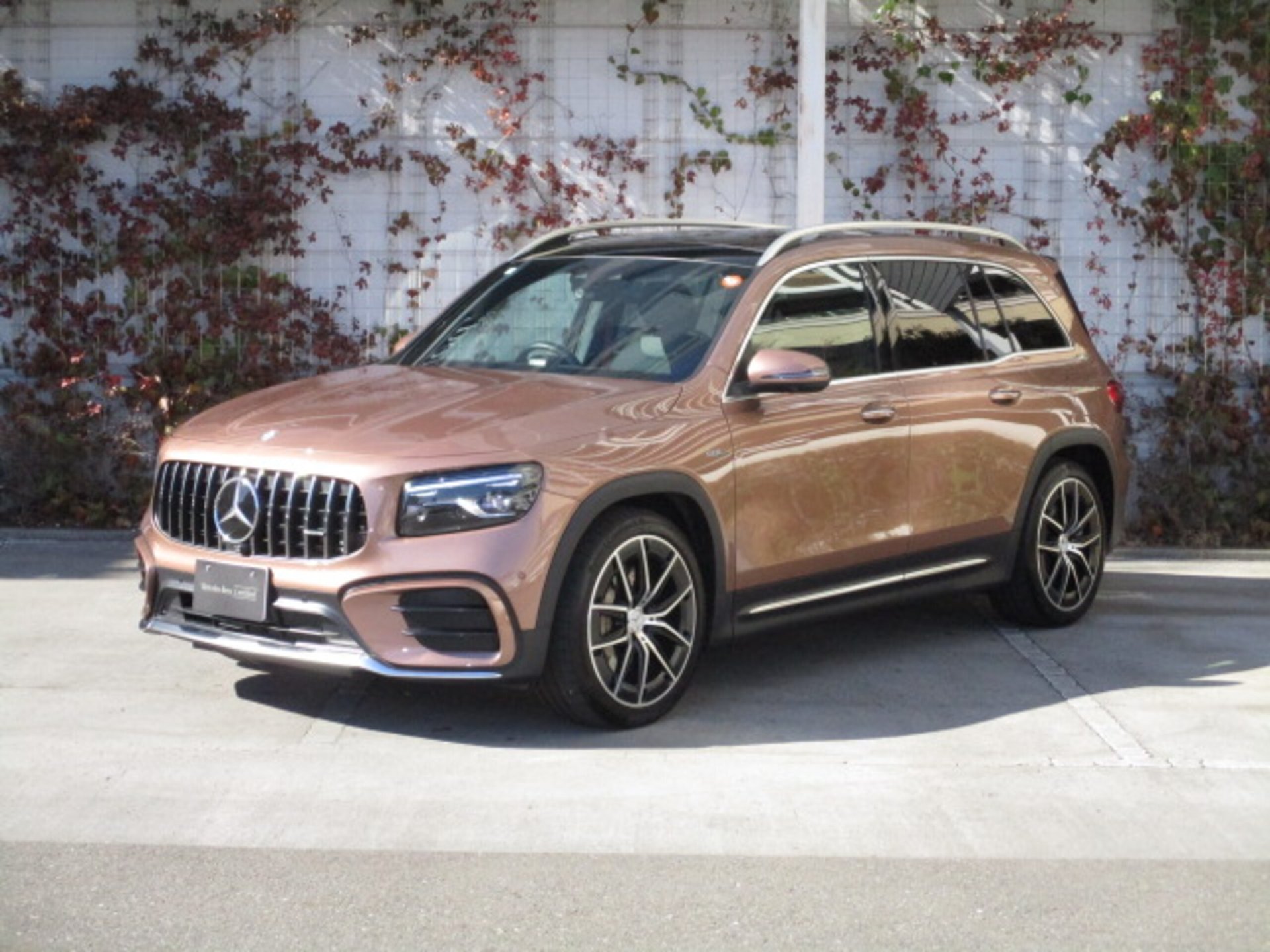 MERCEDES-BENZ GLB AMG - View 1