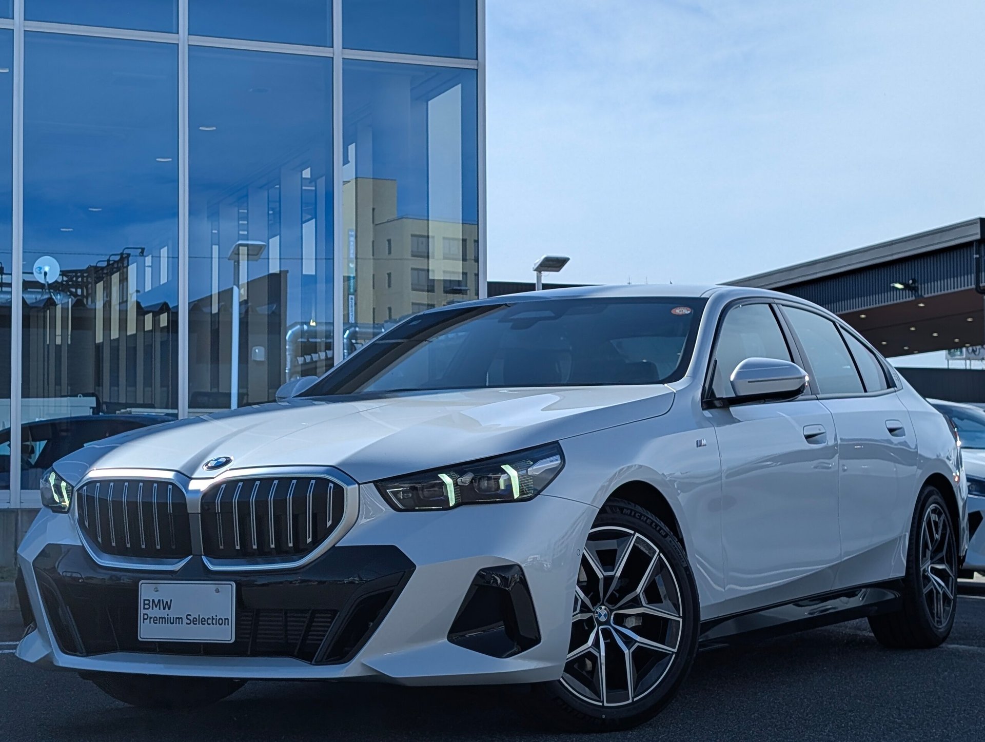 BMW 5 SERIES - View 1