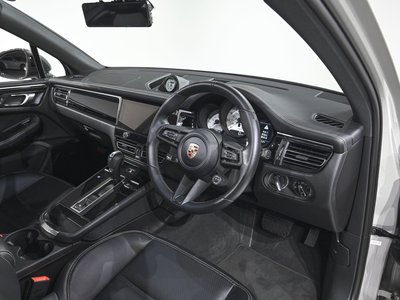 صورة 10 لـ 2024 Porsche MACAN