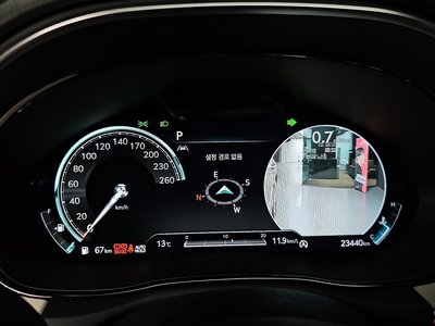 صورة 8 لـ 2023 Genesis GV70