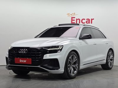 AUDI Q8 - 1