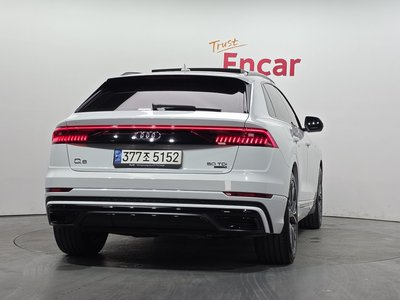 AUDI Q8 - 4