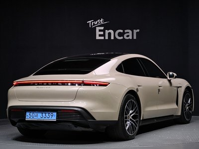 PORSCHE TAYCAN - 3