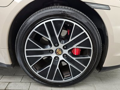 PORSCHE TAYCAN - 8