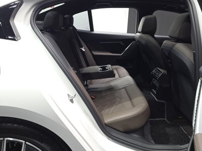 2023 BMW 5 SERIES — миниатюра 17
