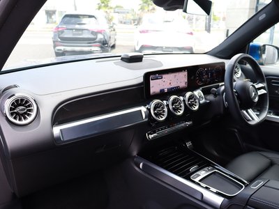2025 Mercedes-BENZ GLB — миниатюра 38