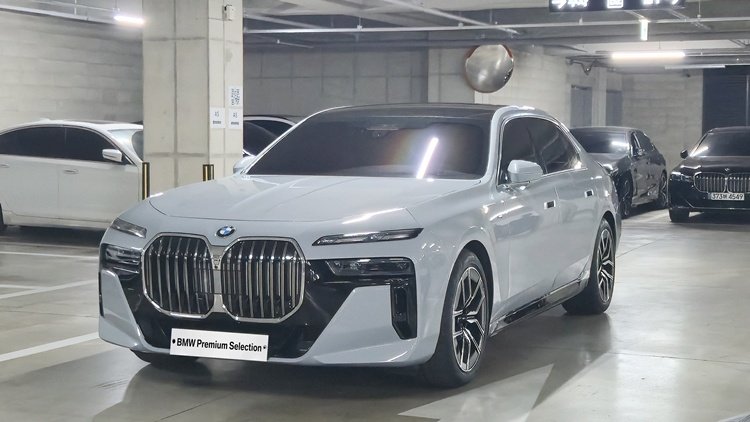 BMW 7 SERIES - View 1