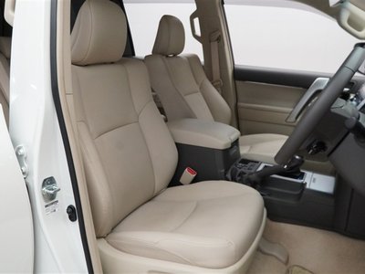 TOYOTA LAND CRUISER PRADO - 7